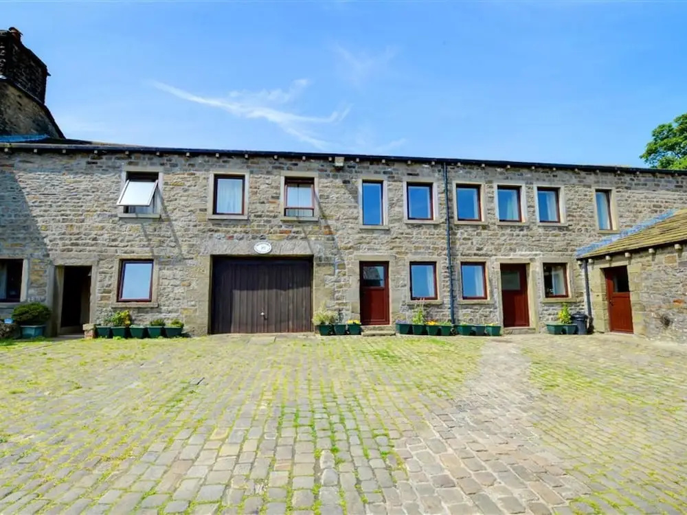 Traditional Holiday Home With Beautiful Views Over Meadows