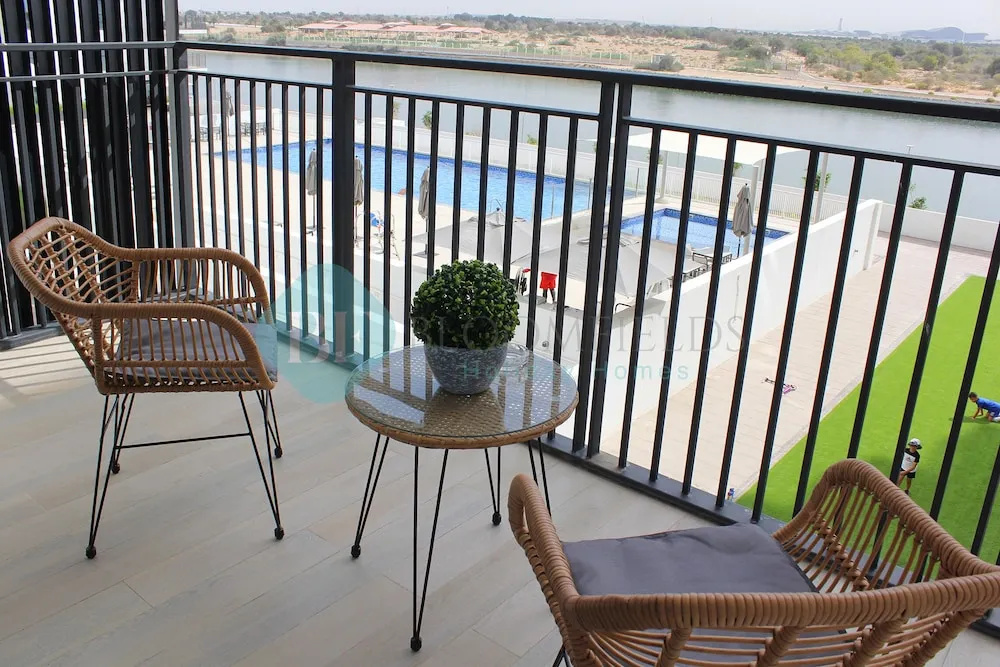 Stunning canal view apartment Yas island