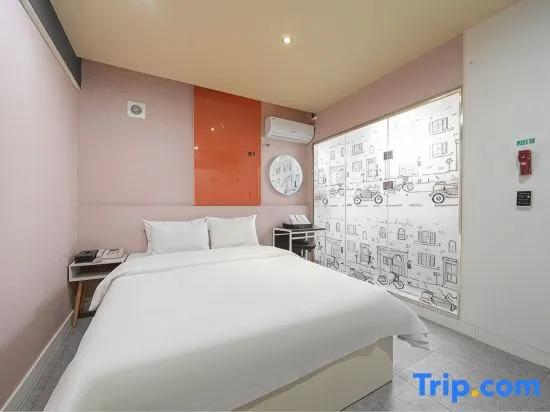 Номер Deluxe в Good Time Hotel