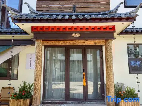 Ruhua Zaiye · Breeze Fengyin Snow Mountain French Art Vacation Boutique Stay (Shuhe Old Town)