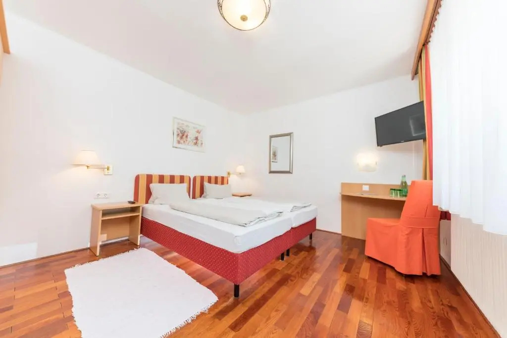 Zur Post & Appartementhaus Kern - Chambres