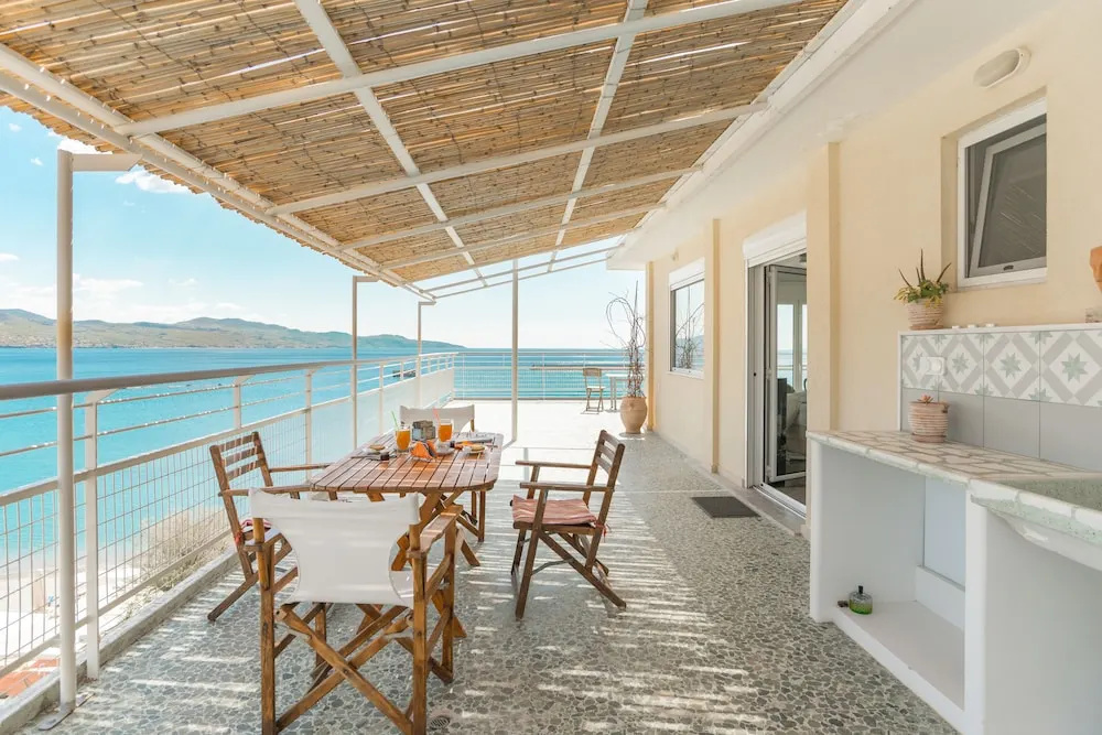 Seafront Penthouse LEO