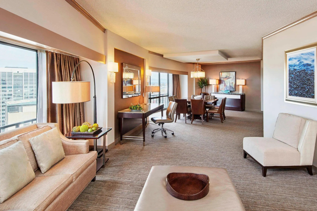 1 Bedroom Luxury Sextuple Suite
