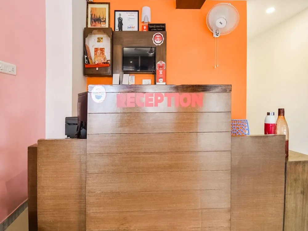Lobby & Reception