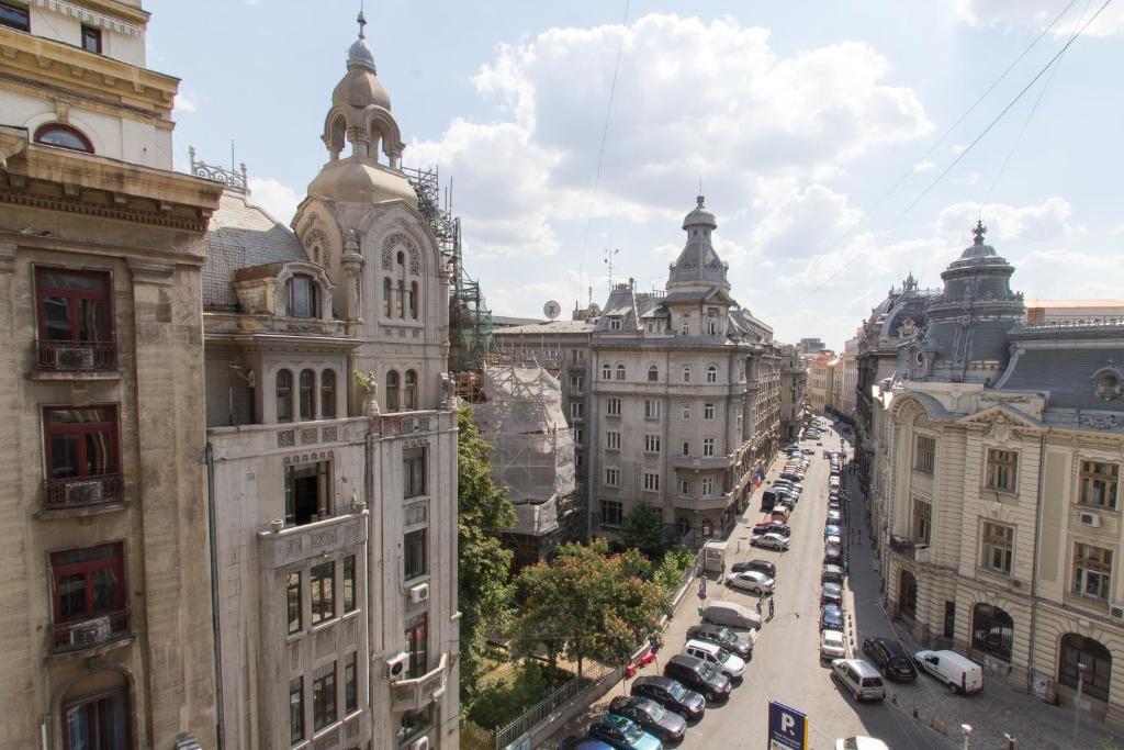 Sunny Old Town Apartments image