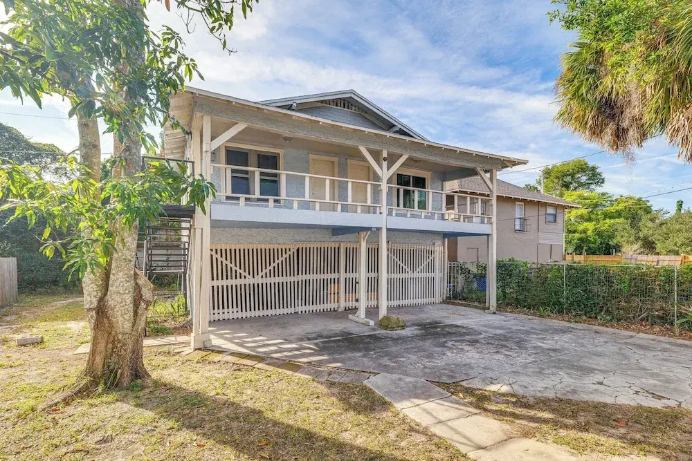 Walk to Winter Haven Hospital: Convenient Apt