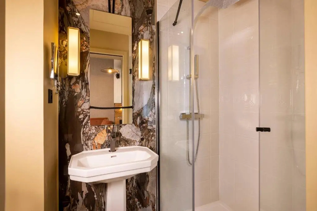 Hotel Le Rocroy 83