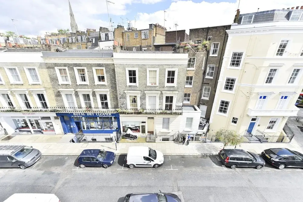 JOIVY Elegant 3 Bed Apt With Rooftop Terrace In Pimlico