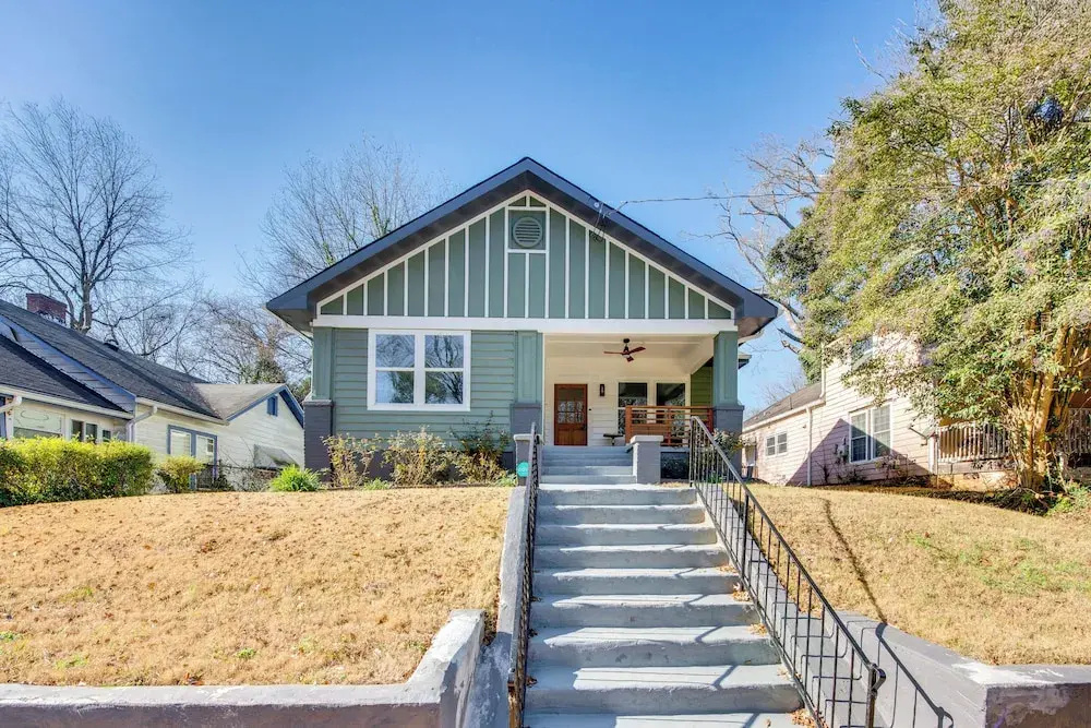 < 4 Mi to Mercedes-benz: Modern West End ATL Stay