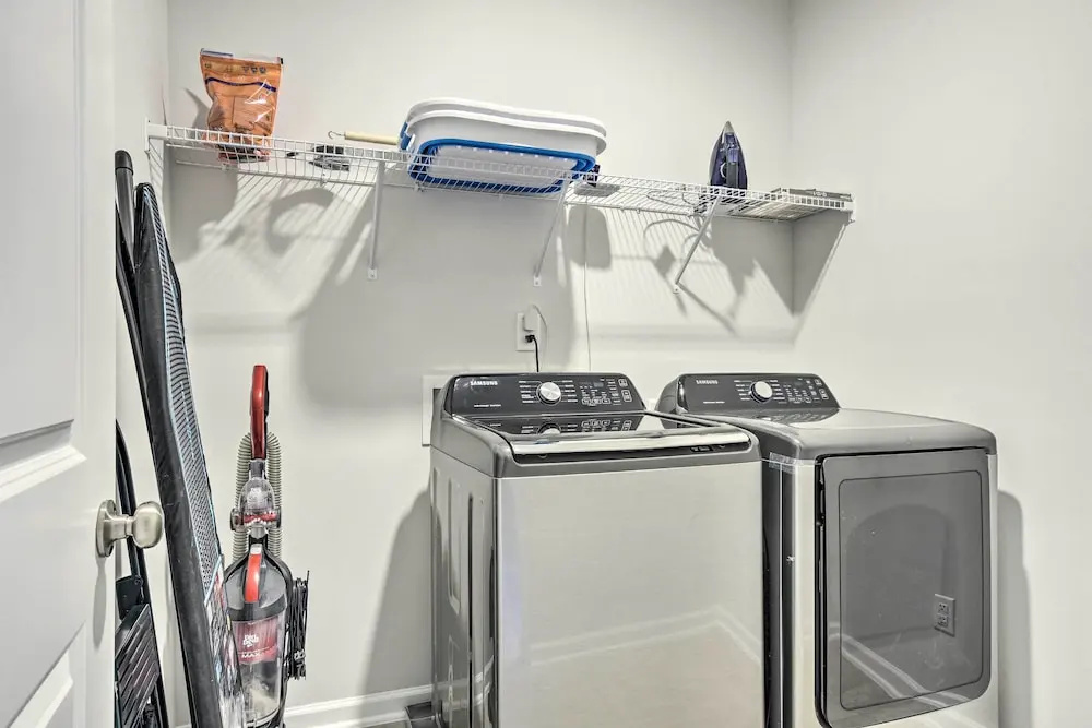Sleek Durham Townhome Near Dtwn w/ Balcony!