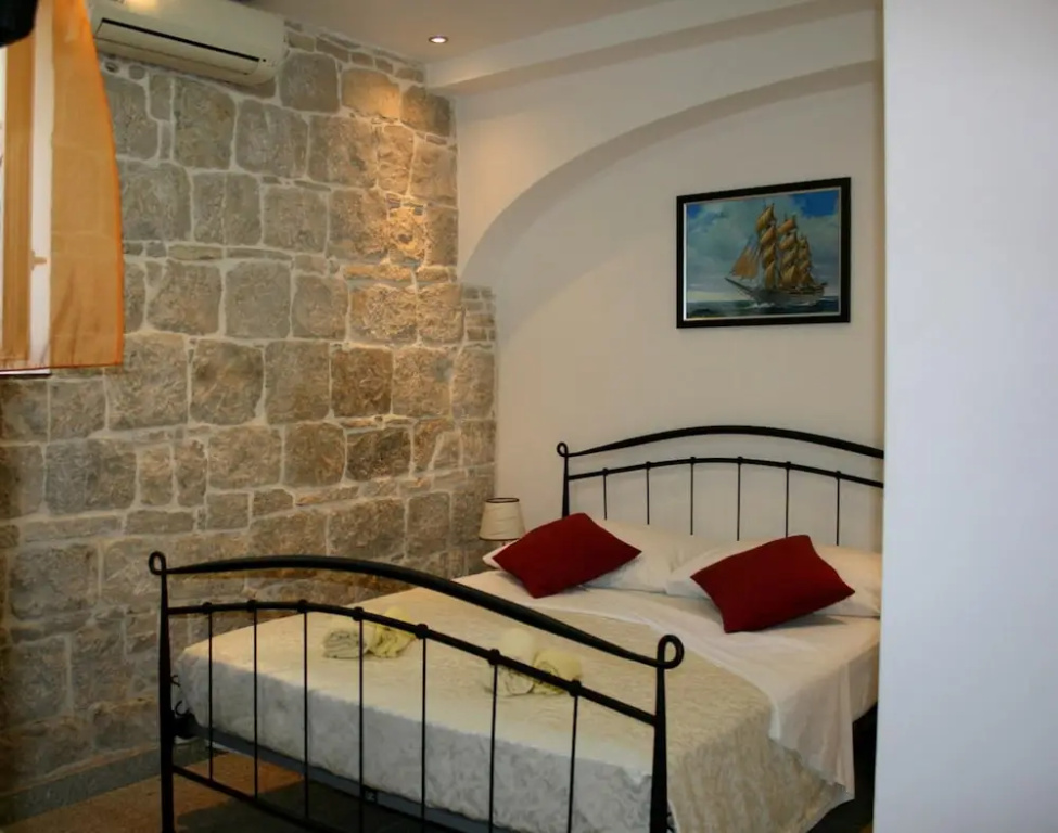 Emily Rooms - 2