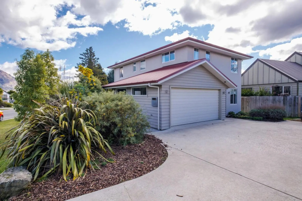Hideaway on Hunter - Wanaka Holiday Home