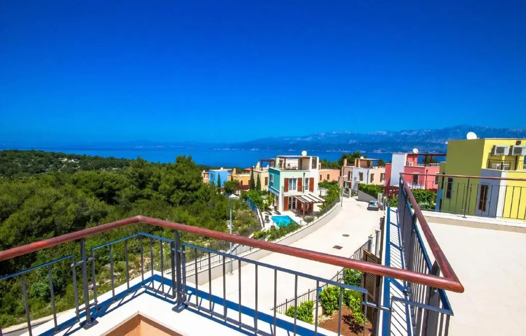 3 Bedrooms Villa
