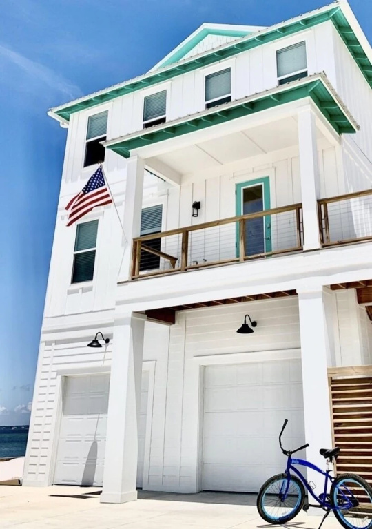 Isle Stay Awhile 5 Bedroom Home by RedAwning