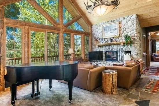 Tall Timbers Lodge - 5 Bedrooms Home