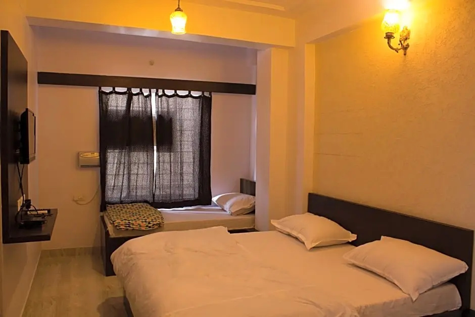 Hotel Holiday Home - Chambres