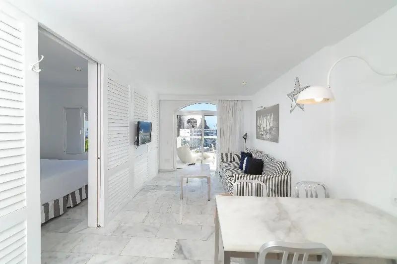 1 Bedroom Apartment with balcony