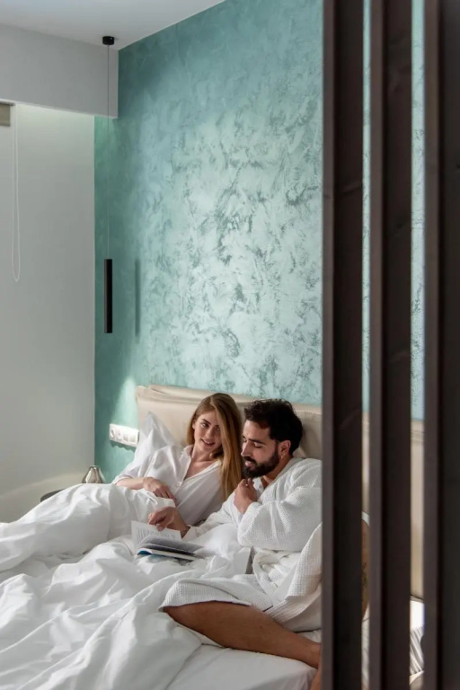 xSuites - Adults Only Boutique Suites with Private Jacuzzi — 4