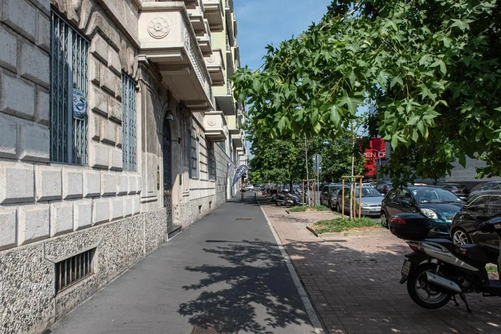 ALTIDO Sophisticated 3-bed flat with desk