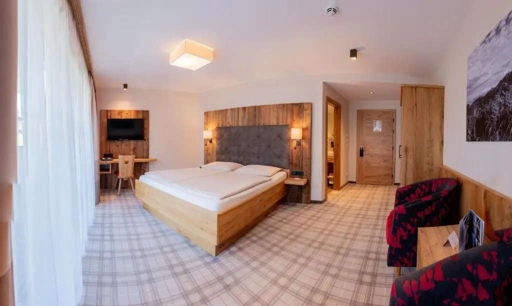 Standard Double room with balcony (full double bed)
