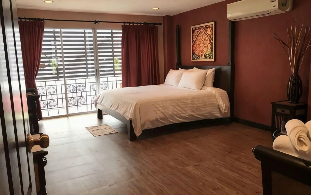 Rooftop Room — 4