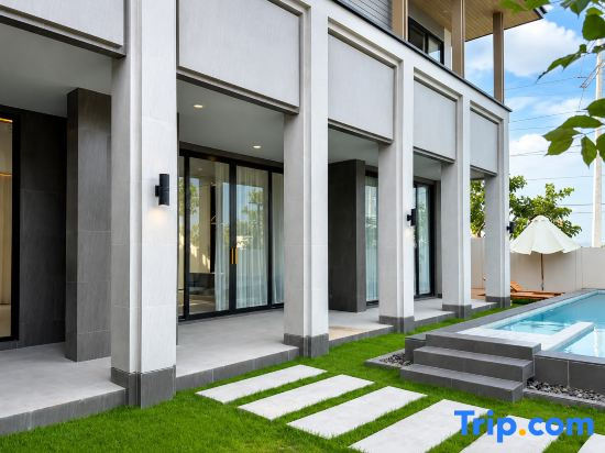 Private luxury 4BR Villa with Dual Pools +Gym
