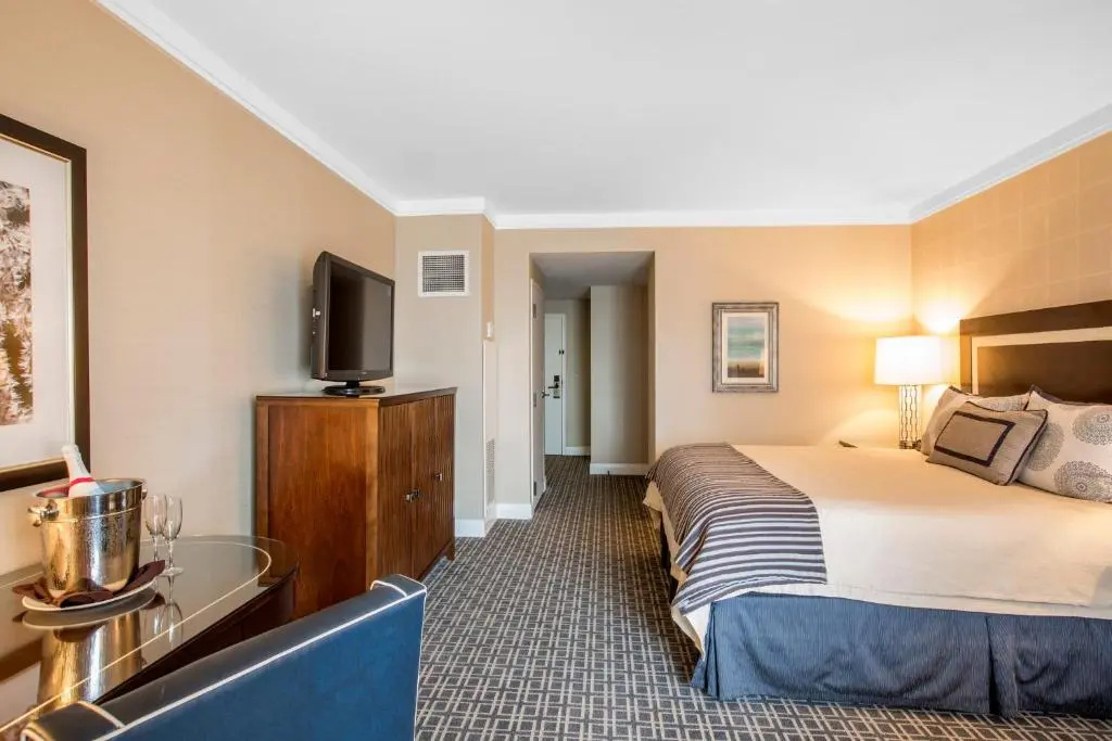 Omni Los Angeles Hotel at California Plaza - Chambres