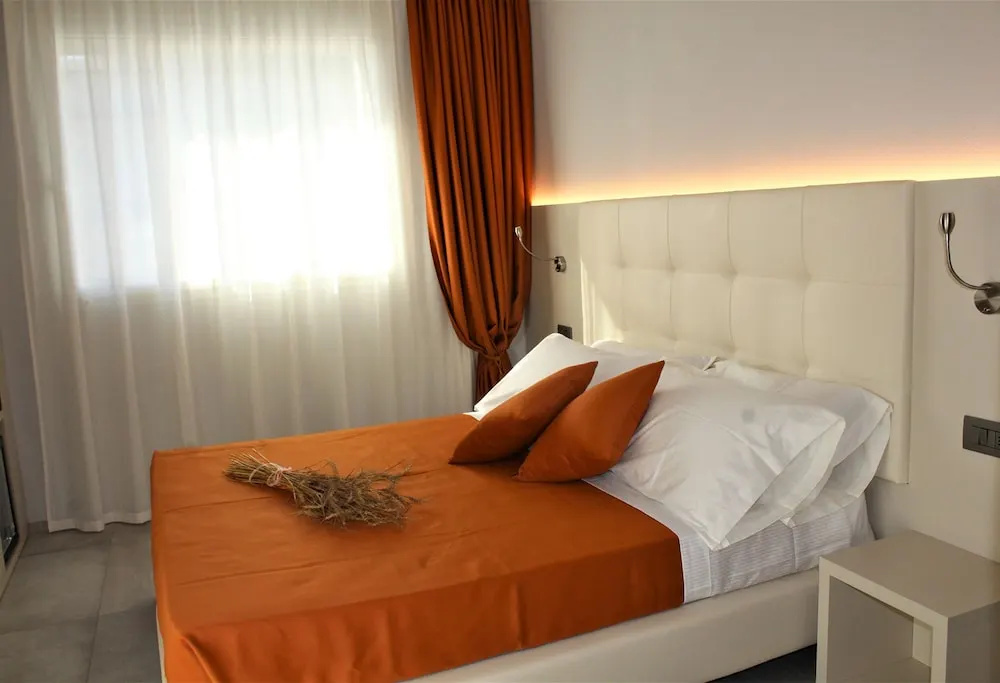 Standard Double room with courtyard view (full double bed)