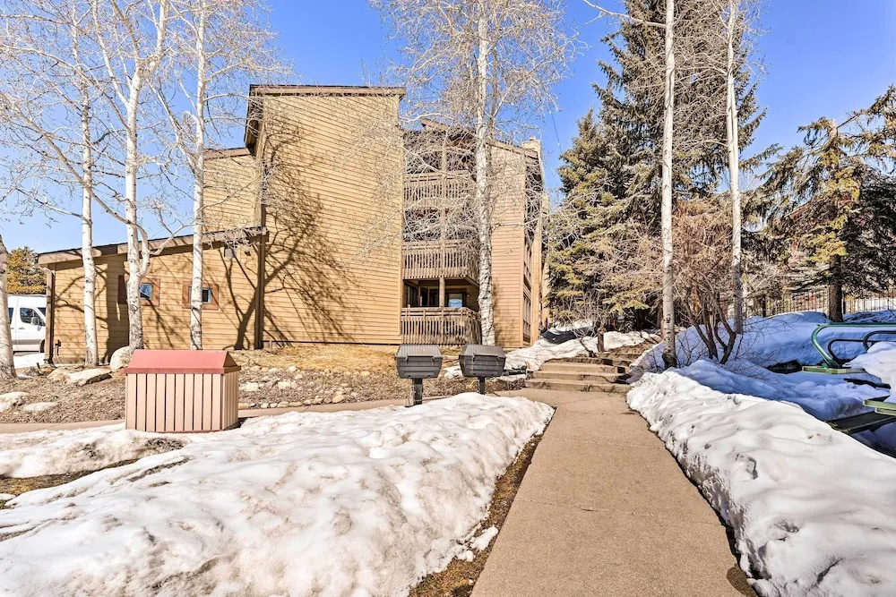 Upscale Condo w/ Balcony < 1/2 Mi to Ski Resort