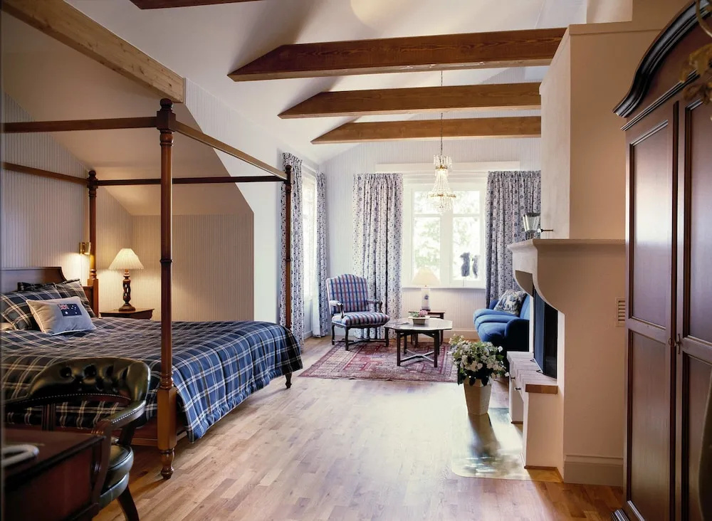 Double Junior Suite (full double bed)