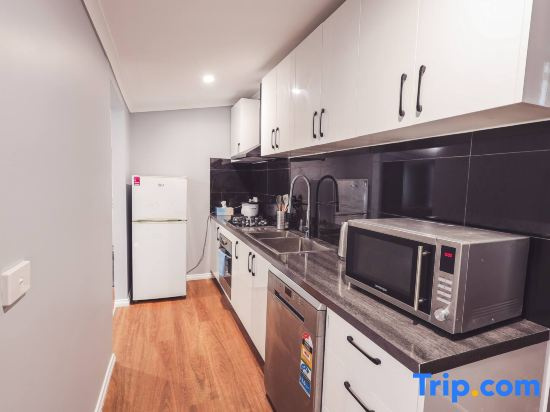 Cozy Family Home in Long Gully, Perfect for Relaxation