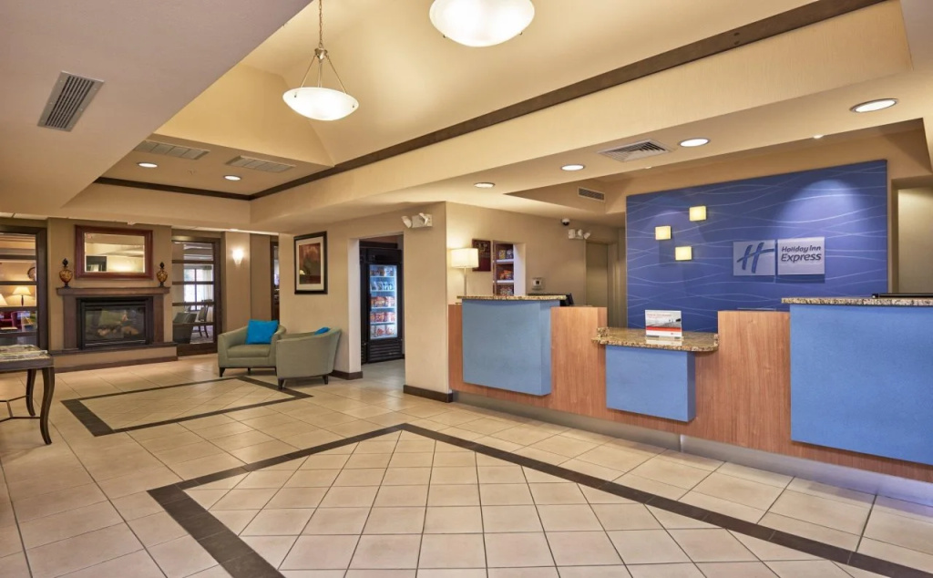 Holiday Inn Express & Suites El Paso Airport Area by IHG