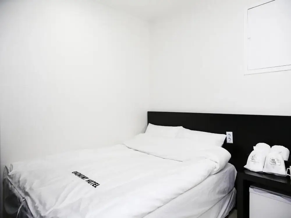 Ekonomy Hotel Gumi - Chambres