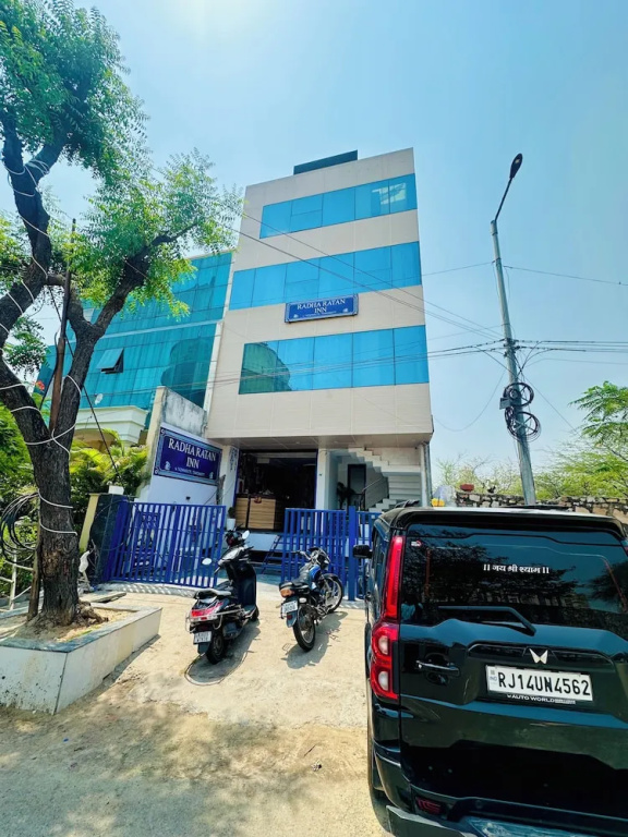 Hotel Radha Ratan Inn