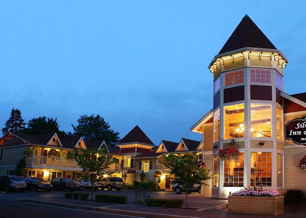 Silverton Inn & Suites