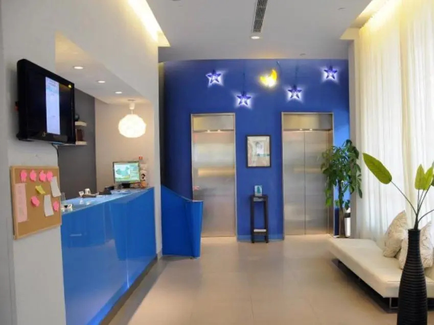 Lobby & Reception