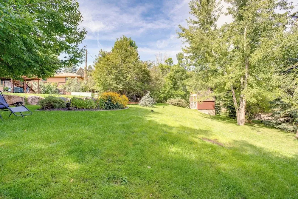 Modern Creekside Home: 9 Mi to Downtown Denver