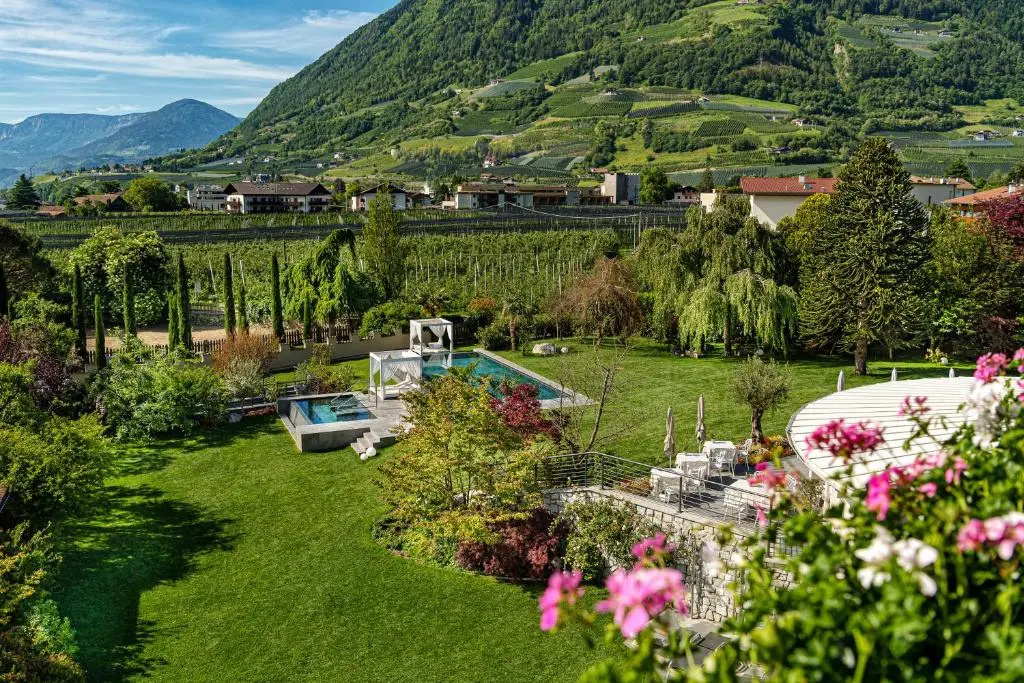 Standard Double room with garden view (full double bed)