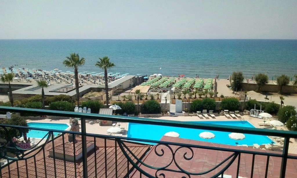 Beach & Waterfront