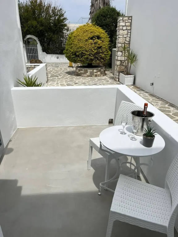 Deluxe Double room with balcony and with garden view (full double bed)