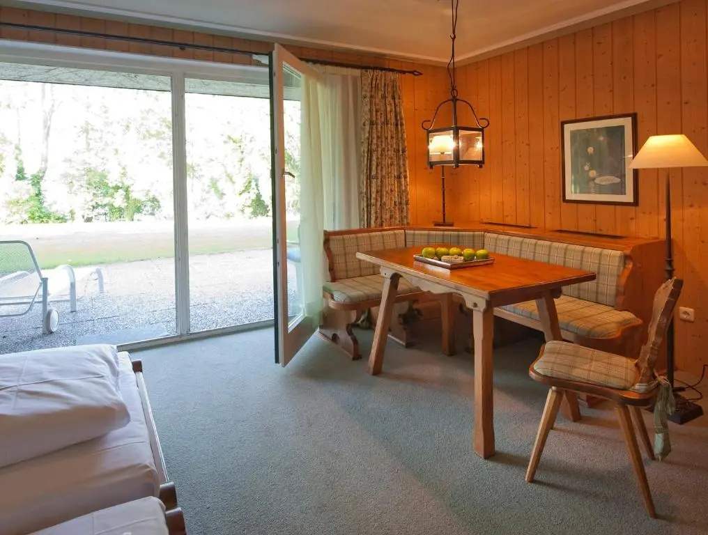 Standard Double room with lake view (full double bed)