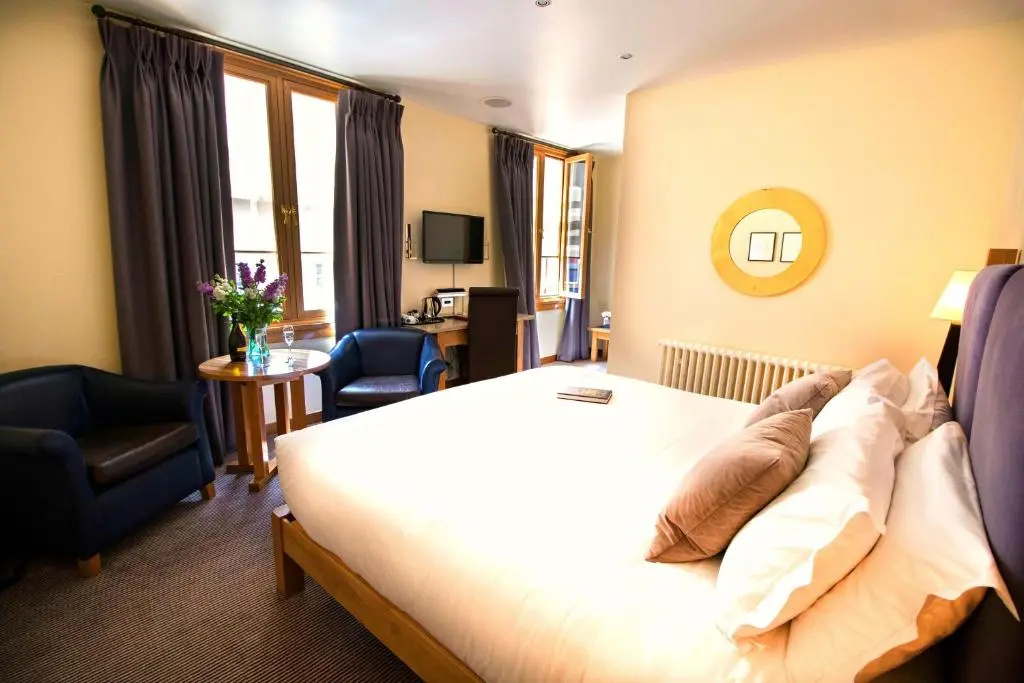 Standard Double room with river view (full double bed)