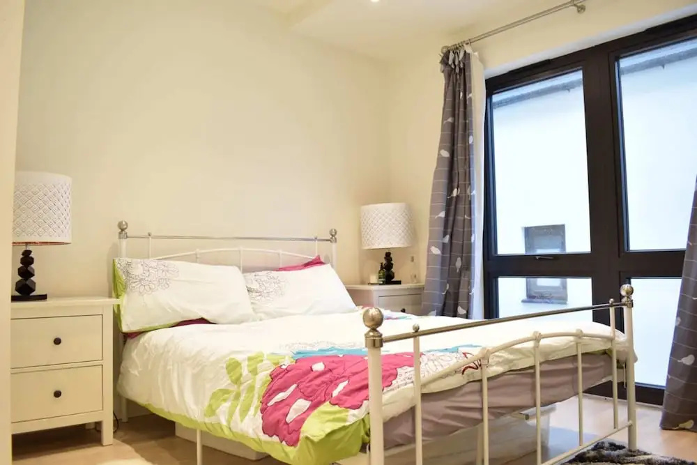 Bright 1 Bedroom Flat in North London With Balcony