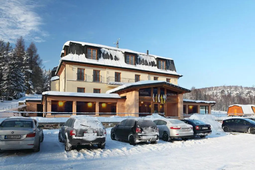 Hotel Ostrov