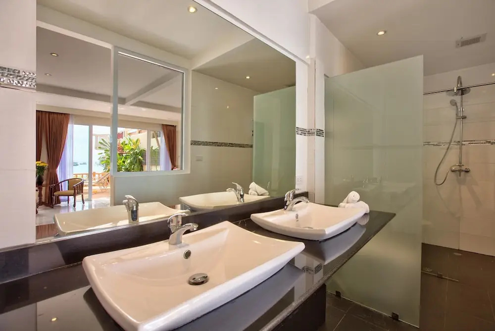 Deluxe room with balcony and beachfront