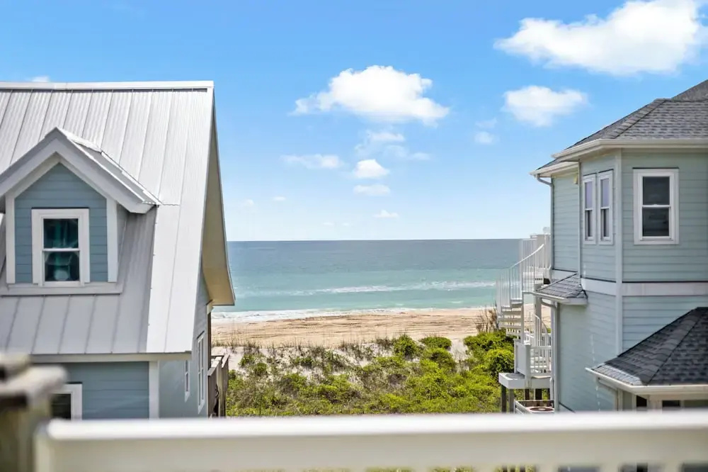 Sea La Vie (North Topsail) by Topsail Realty