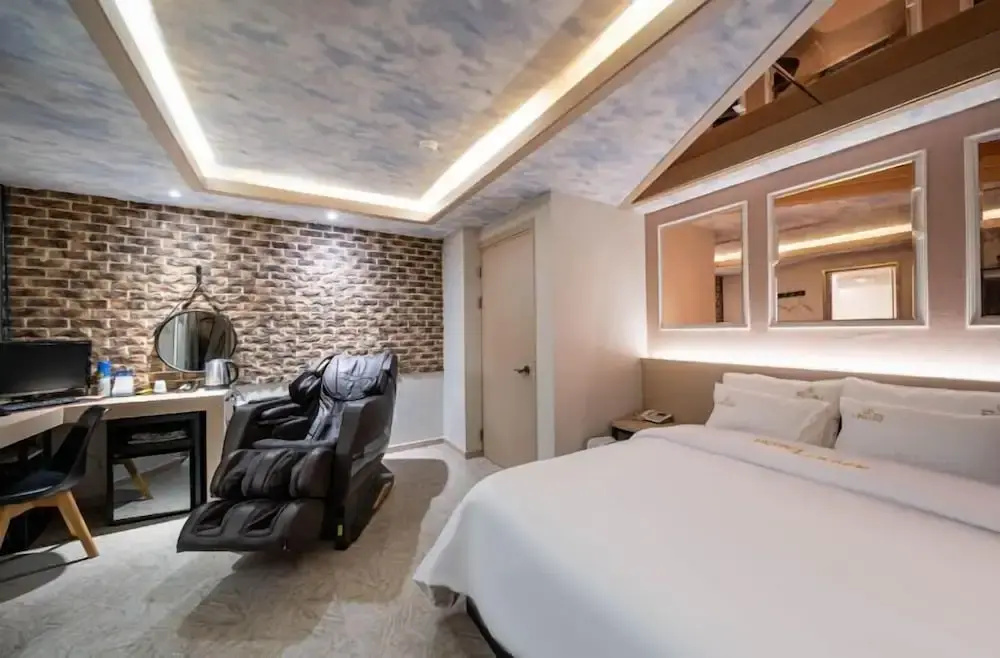 Premium Double room (full double bed)