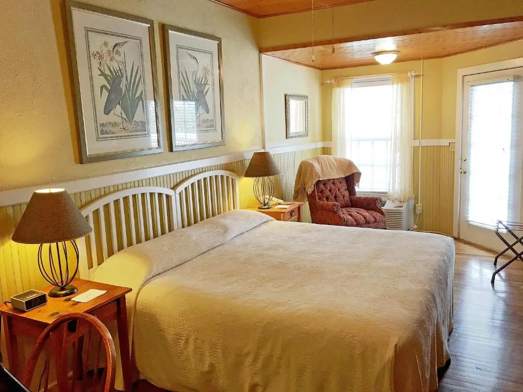 Standard Double room with balcony (full double bed)