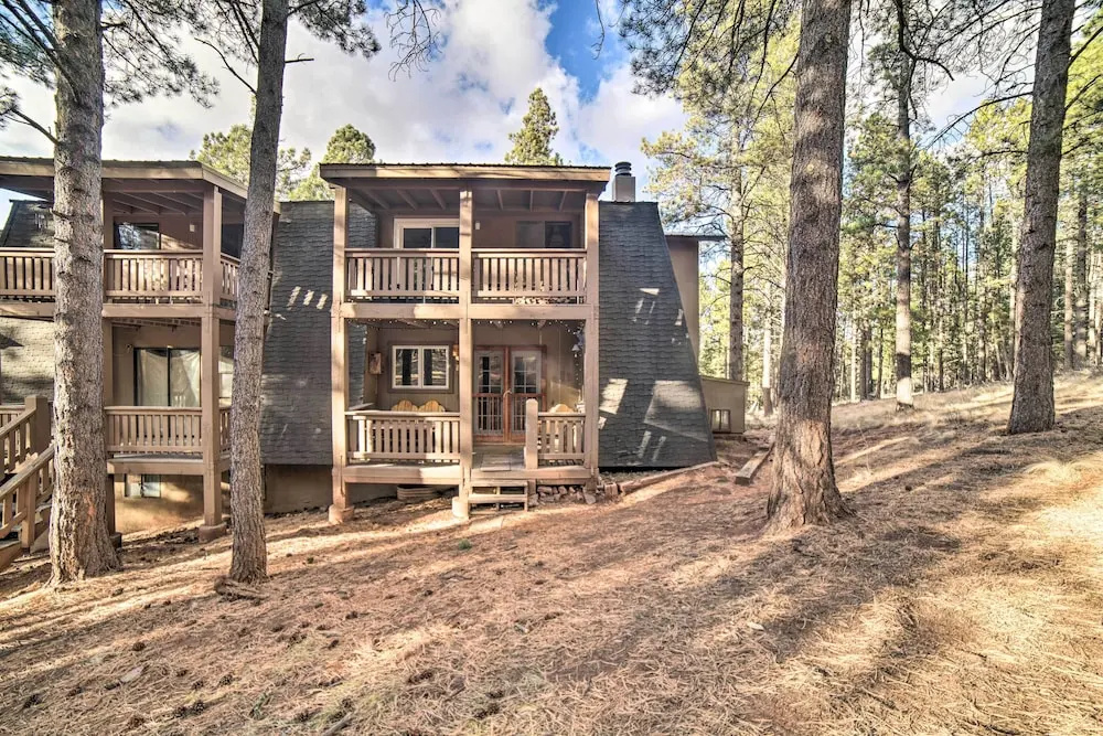 Rustic Condo w/ Patio: Walk to Angel Fire Resort!