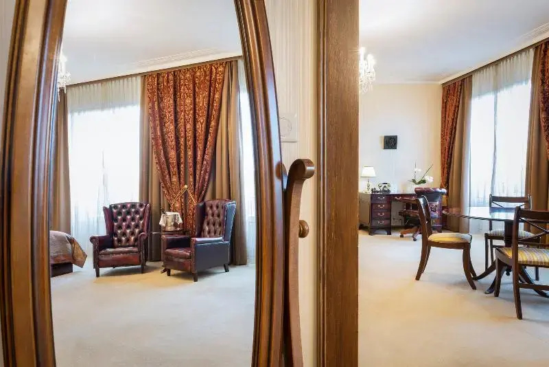 Premier Suite with balcony and with river view